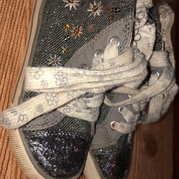 Size 9 Jumping Bean glittery toe - Picture 2 of 4